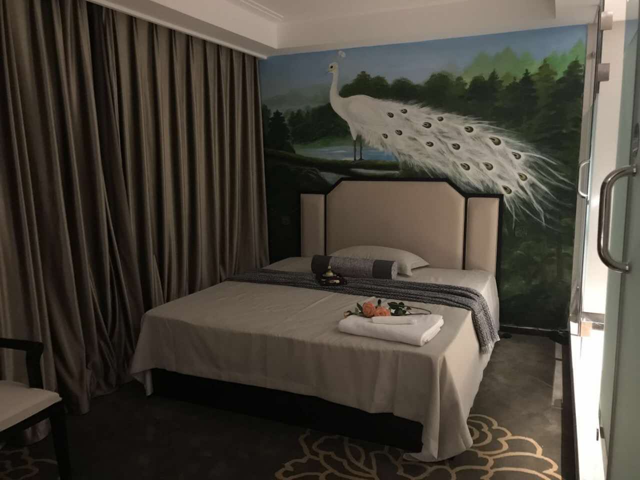 兄弟请我去了南昌高档的减压会所_尽显大气稳重，又不失温馨舒适
